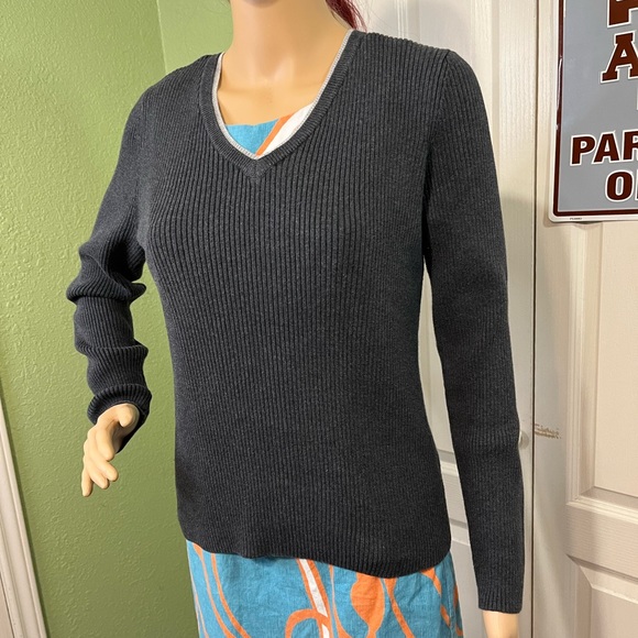 Jean Pierre Women’s V-Neck Sweater - Picture 1 of 7